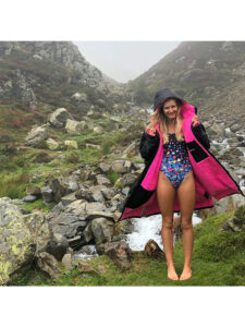 DryRobe Black-Pink - Lifestyle