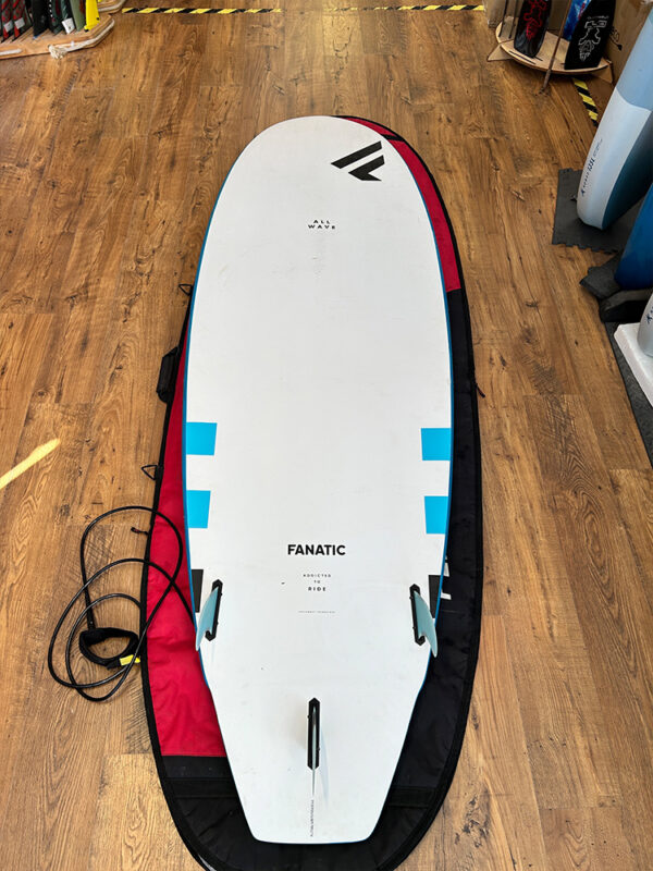 Second Hand Fanatic AllWave 8'11 x 32" (With bag and leash)