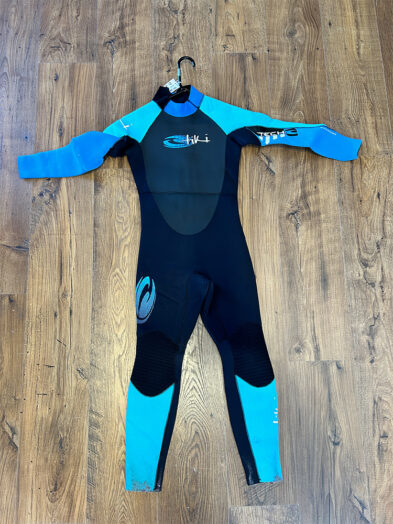 Second hand Tiki tech 5/4/3 youth wetsuit size 12