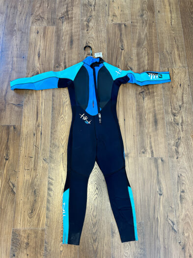 Second hand Tiki tech 5/4/3 youth wetsuit size 12